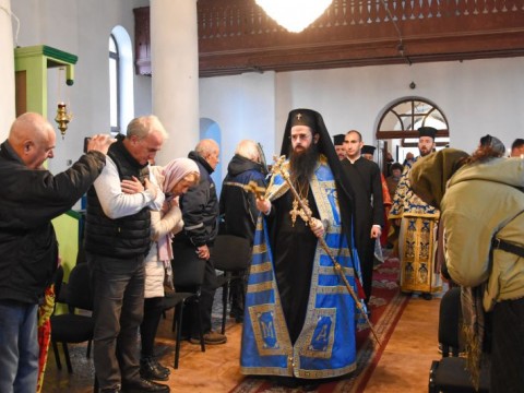 Обновление на храм, архиерейска света Литургия и общо кръщение в с. Гълъбинци 