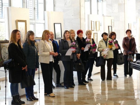 Изложбата „Тихите разказвачи – истории в бодове“ събра почитатели на ръчното изкуство в Нова Загора