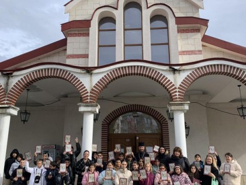 200 деца се включиха в тържествата за Въведение Богородично в храм 