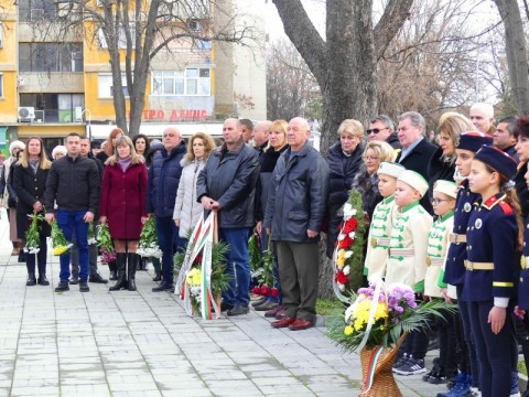 Новозагорци отбелязаха 147 години от Освобождението на града