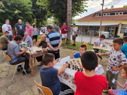 Шахматният празник в община Котел тече в пълна сила